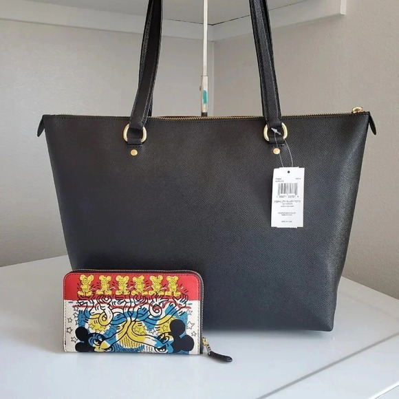 Coach shoulder bag and disney wallet set - Picture 2 of 7